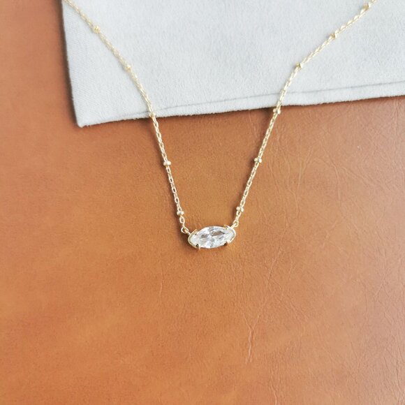 Kendra Scott Genevieve Gold White Crystal Satellite Short Necklace Trendy - Picture 2 of 3